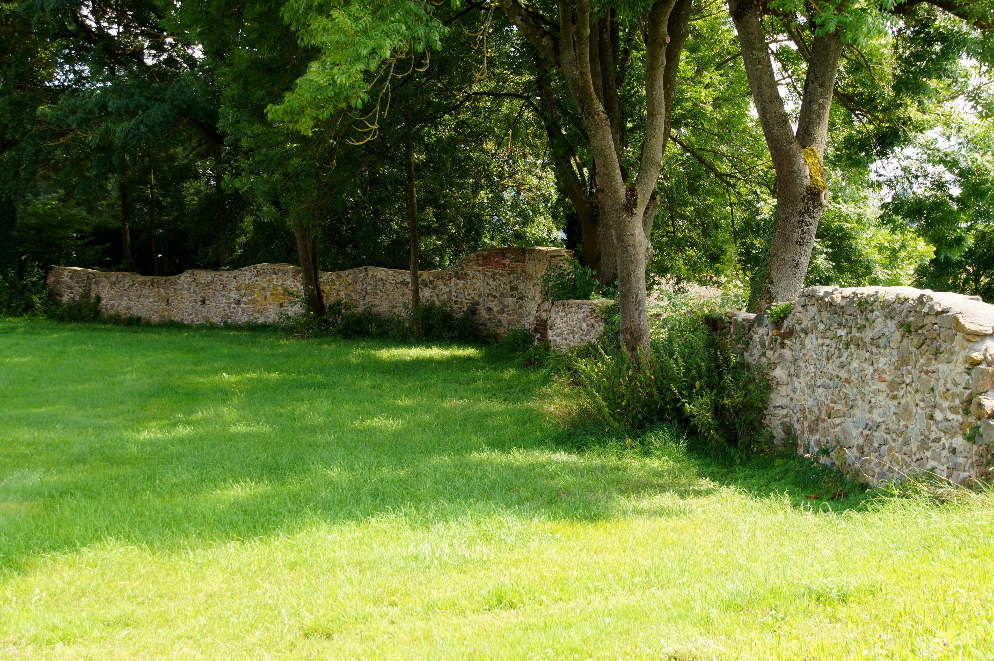 Oberalteich Reste der Klostergartenmauer