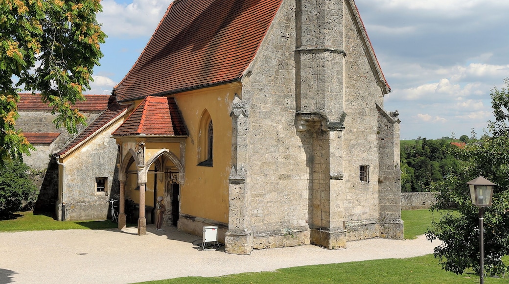 Die aus dem Ende des 15. Jahrhunderts stammende Hedwigskapelle bzw. äußere Burgkapelle St. Maria im vierten Vorhof der Burg zu Burghausen in der deutschen Herzogstadt Burghausen im oberbayerischen Landkreis Altötting.