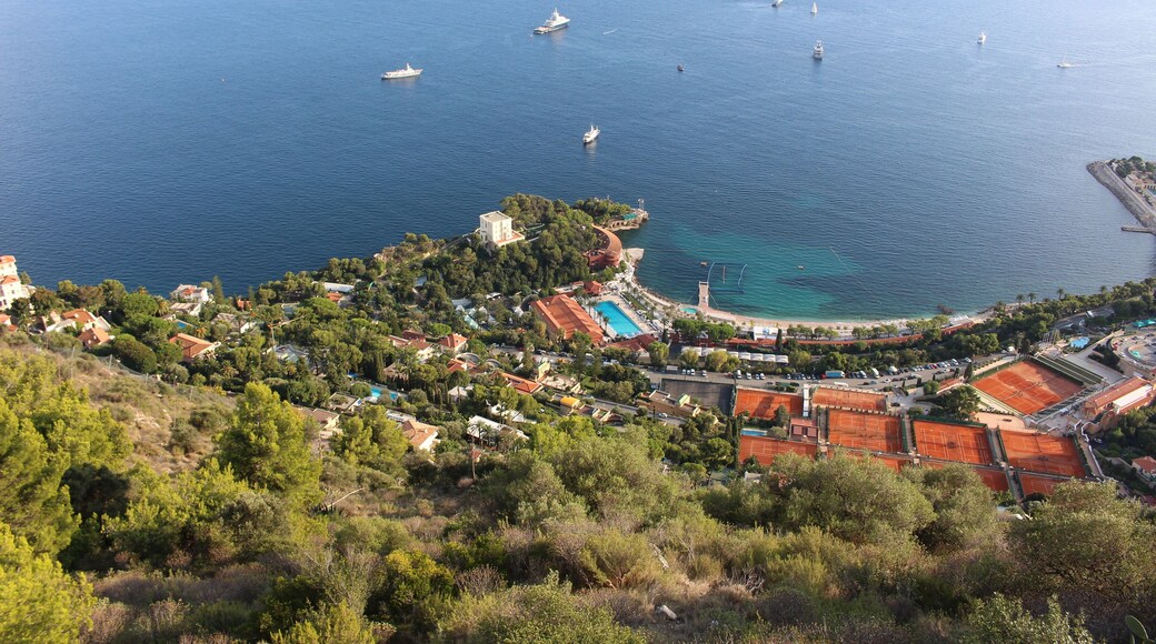 Теннисные корты Monte-Carlo Country Club, пляж Монте-Карло.