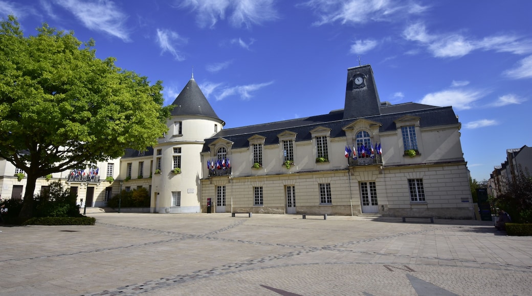 Mairie de Clamart, France, beau ciel bleu