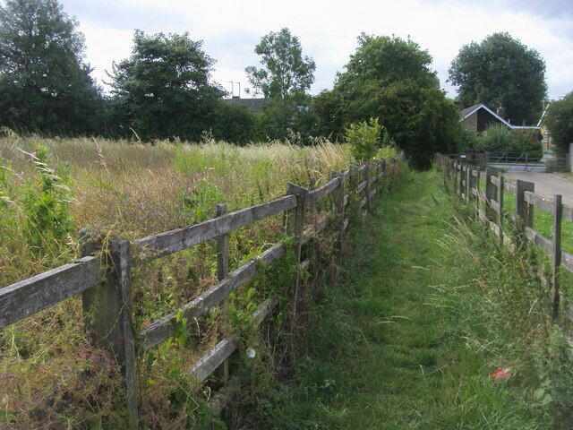 John Bunyan Trail John Bunyan Trail by Harlington Upper School nearing Goswell End Road.