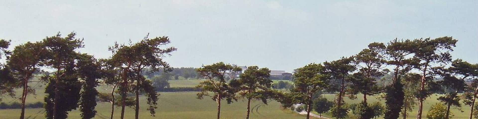 Footpath west of Toddington, Bedfordshire, near to Toddington, Bedfordshire, Great Britain. The footpath is kept open mainly by dog walkers in the area. Views of the Chilterns can be seen from the top of the footpath.