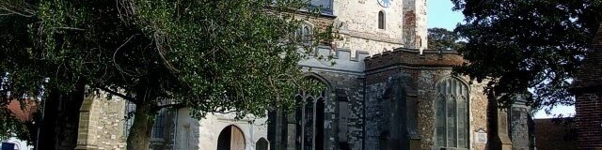 Parish Church of St. George of England, Toddington. Considering St. George is England's patron saint, surprisingly few churches are dedicated to him in my experience. Well this one is - and a fine old church it is too, the oldest parts dating from the C13th. For the view from the other side, see 579992 For more information see http://www.british-history.ac.uk/report.aspx?compid=42462&strquery=Toddington#s3