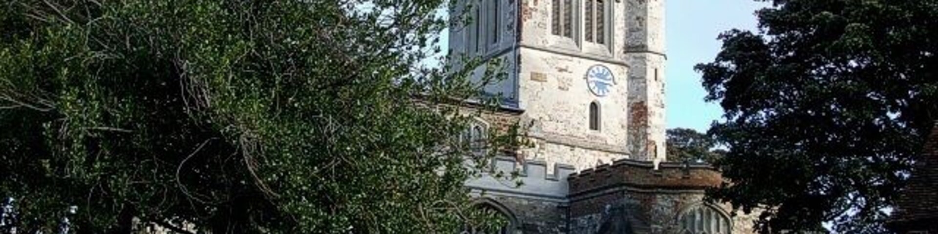 Parish Church of St. George of England, Toddington. Considering St. George is England's patron saint, surprisingly few churches are dedicated to him in my experience. Well this one is - and a fine old church it is too, the oldest parts dating from the C13th. For the view from the other side, see 579992 For more information see http://www.british-history.ac.uk/report.aspx?compid=42462&strquery=Toddington#s3