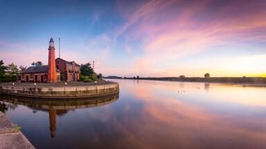 Ellesmere Port lighthouse