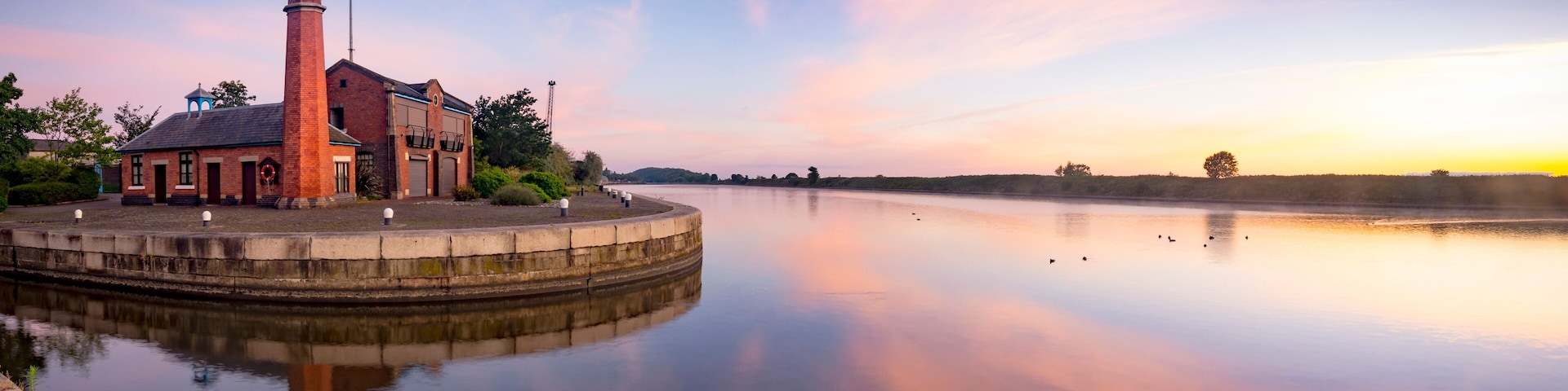 Ellesmere Port lighthouse