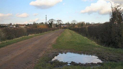 Butler's Drove, Haddenham This byway leads southwards from the A1123 at North Hill, Haddenham, to the village of Aldreth.