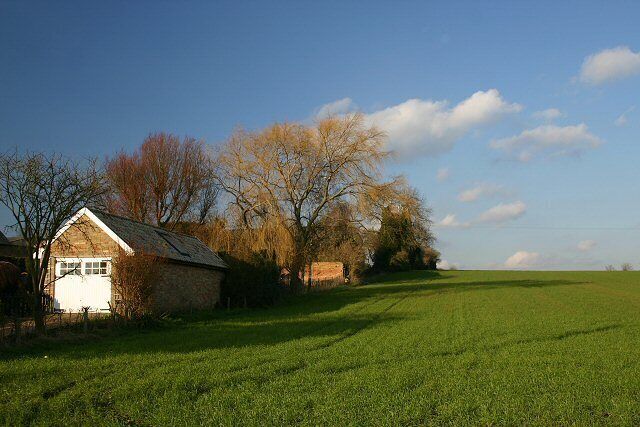 Field at Haddenham Looking north from the A1123.