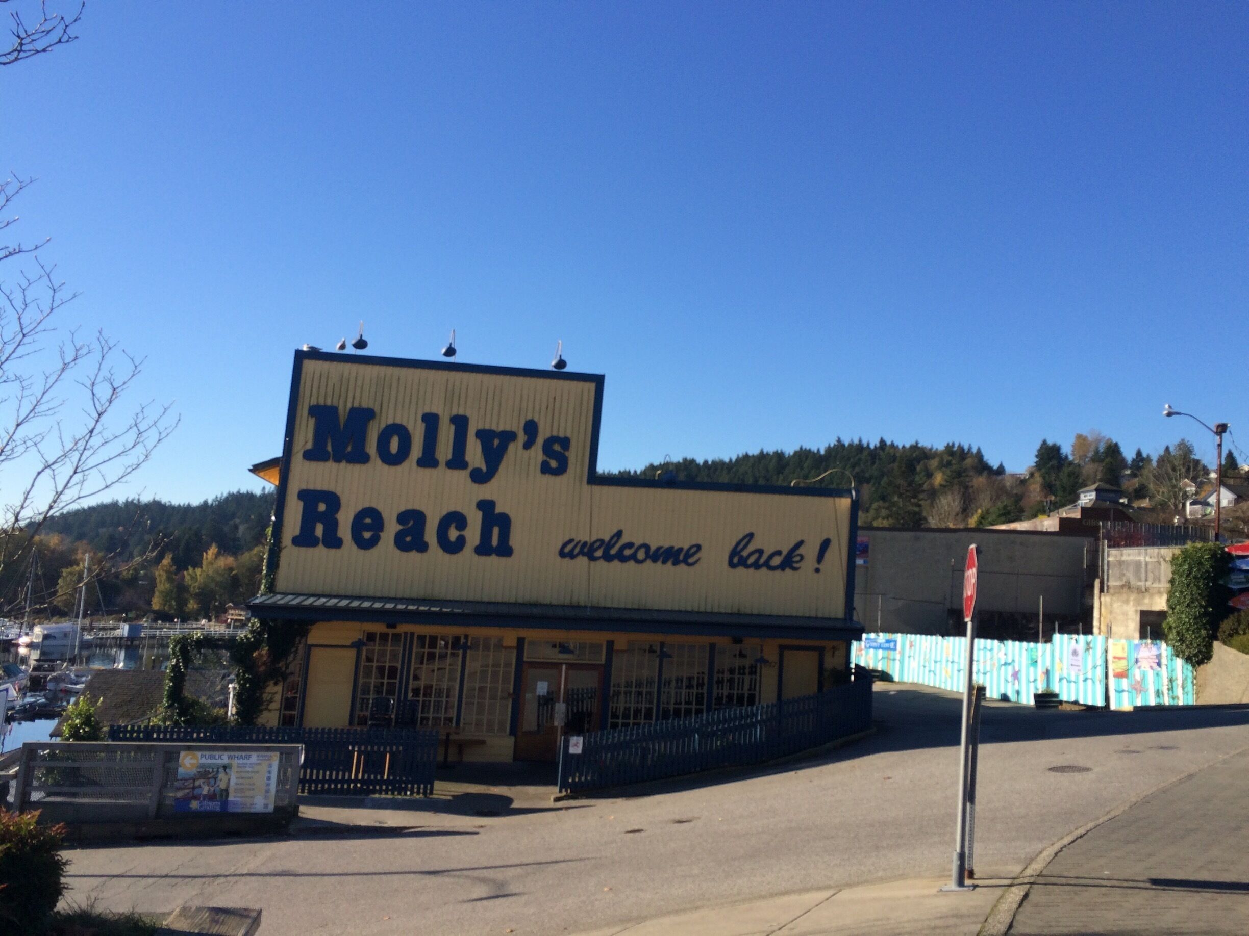 A building with a sign that reads "Molly's Reach welcome back!"