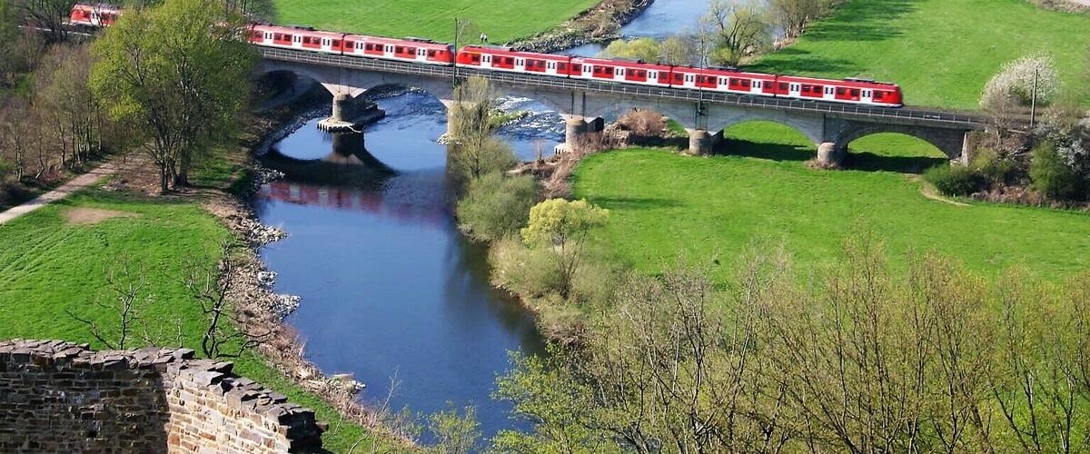 Siegschleife und S-Bahn Rhein-Ruhr (Siegstrecke).