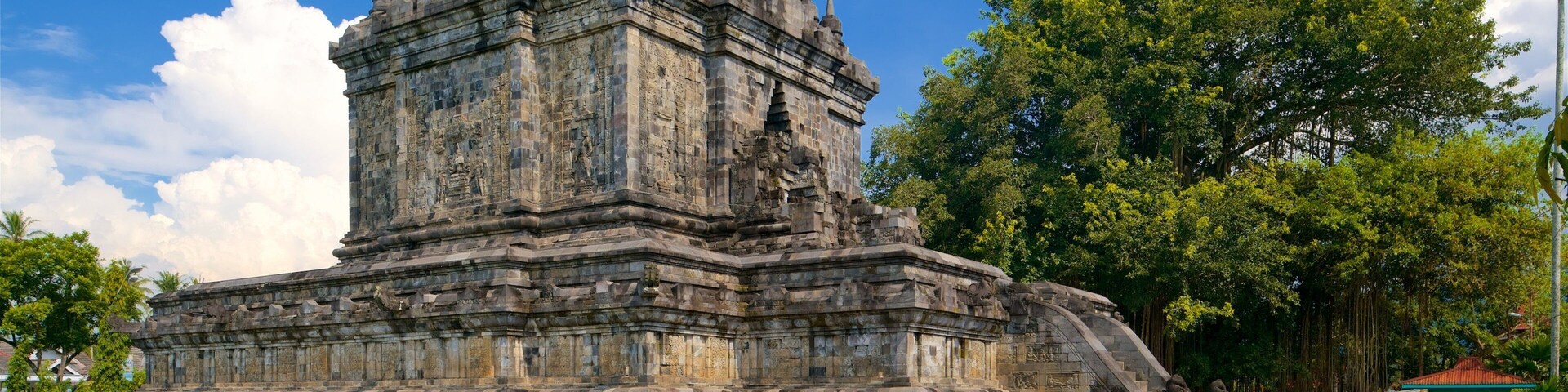 Java que inclui uma praça ou plaza e arquitetura de patrimônio