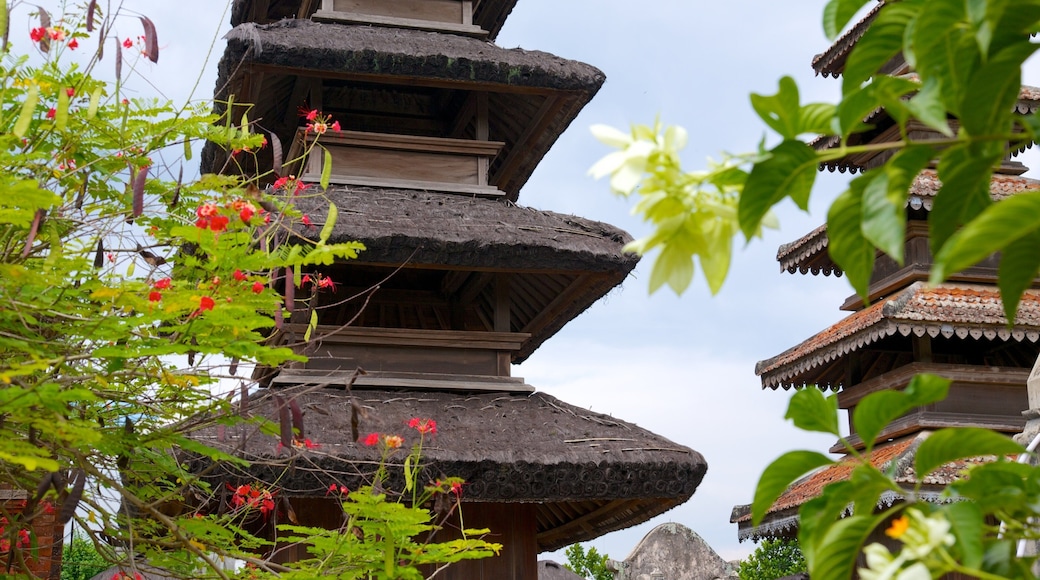 Pura Meru showing a temple or place of worship