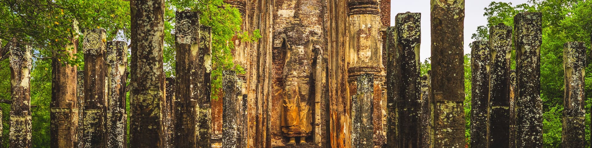 Buddha statue at Lankatilaka, polonnaruwa, sri lanka