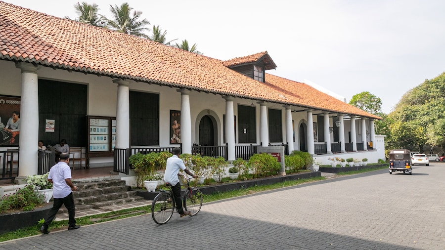 Dutch Fort which includes street scenes