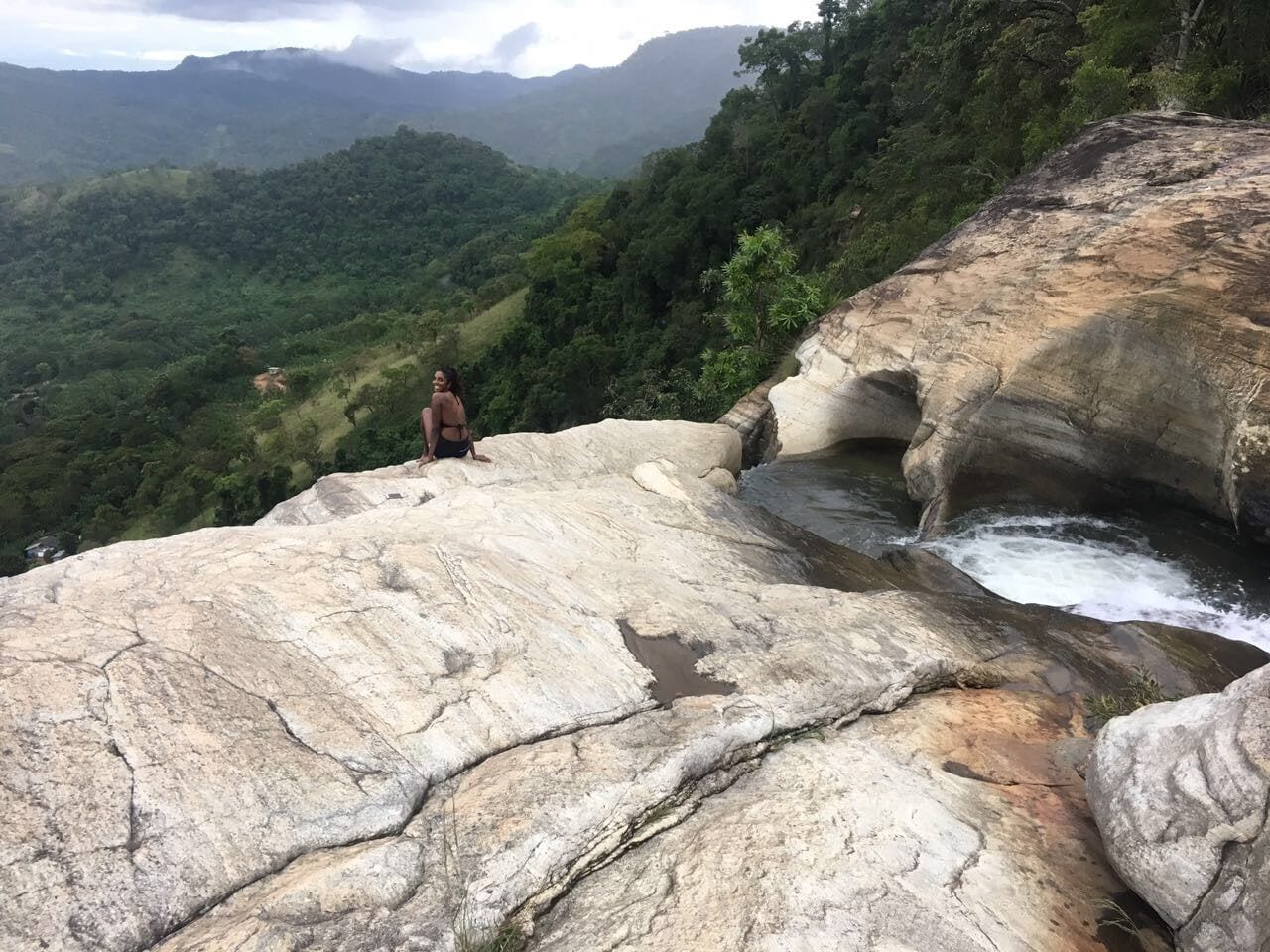 Diyaluma falls -srilanka’s 2nd highest waterfall 

Reached all the way to the top of the fall... such an amazing feeling 