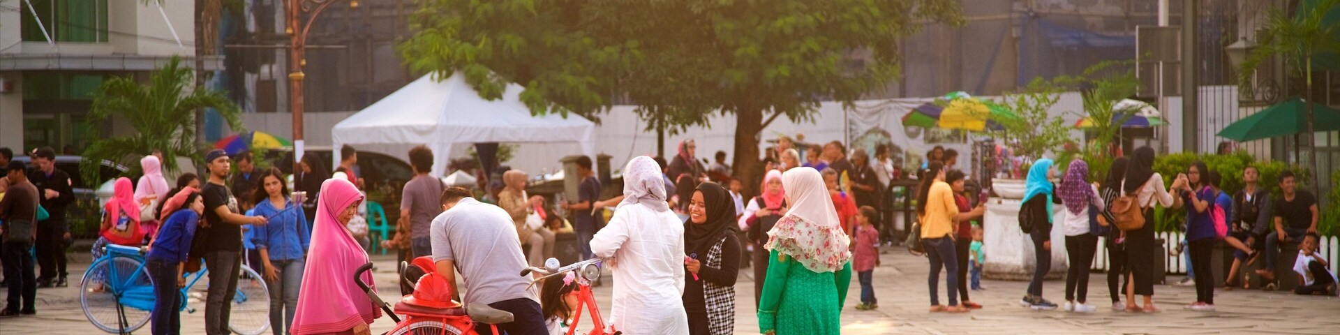 Taman Fatahillah showing a square or plaza as well as a small group of people