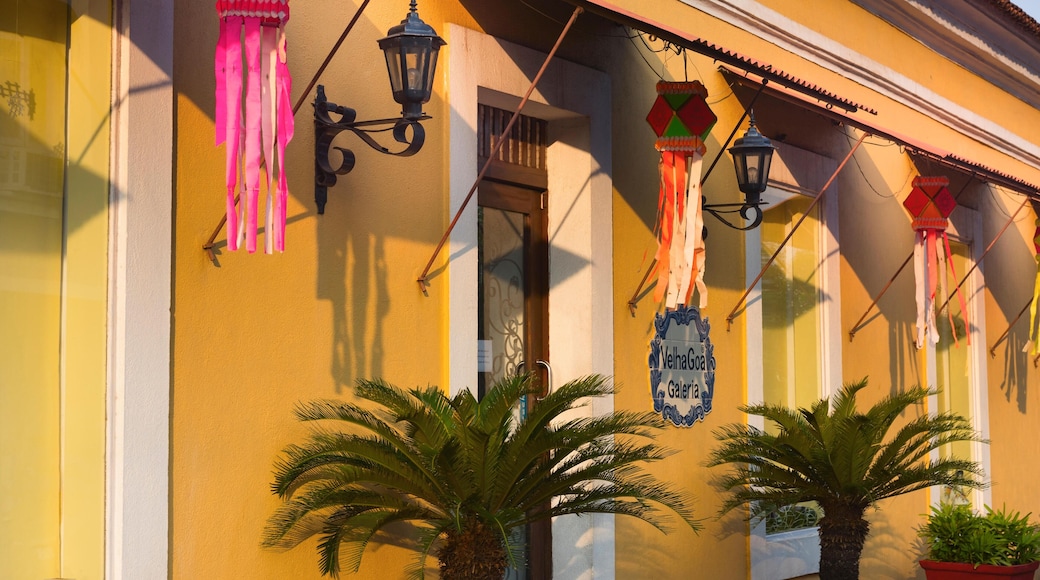 F8BFE3 Velha Goa gallery Fontainhas Goa India