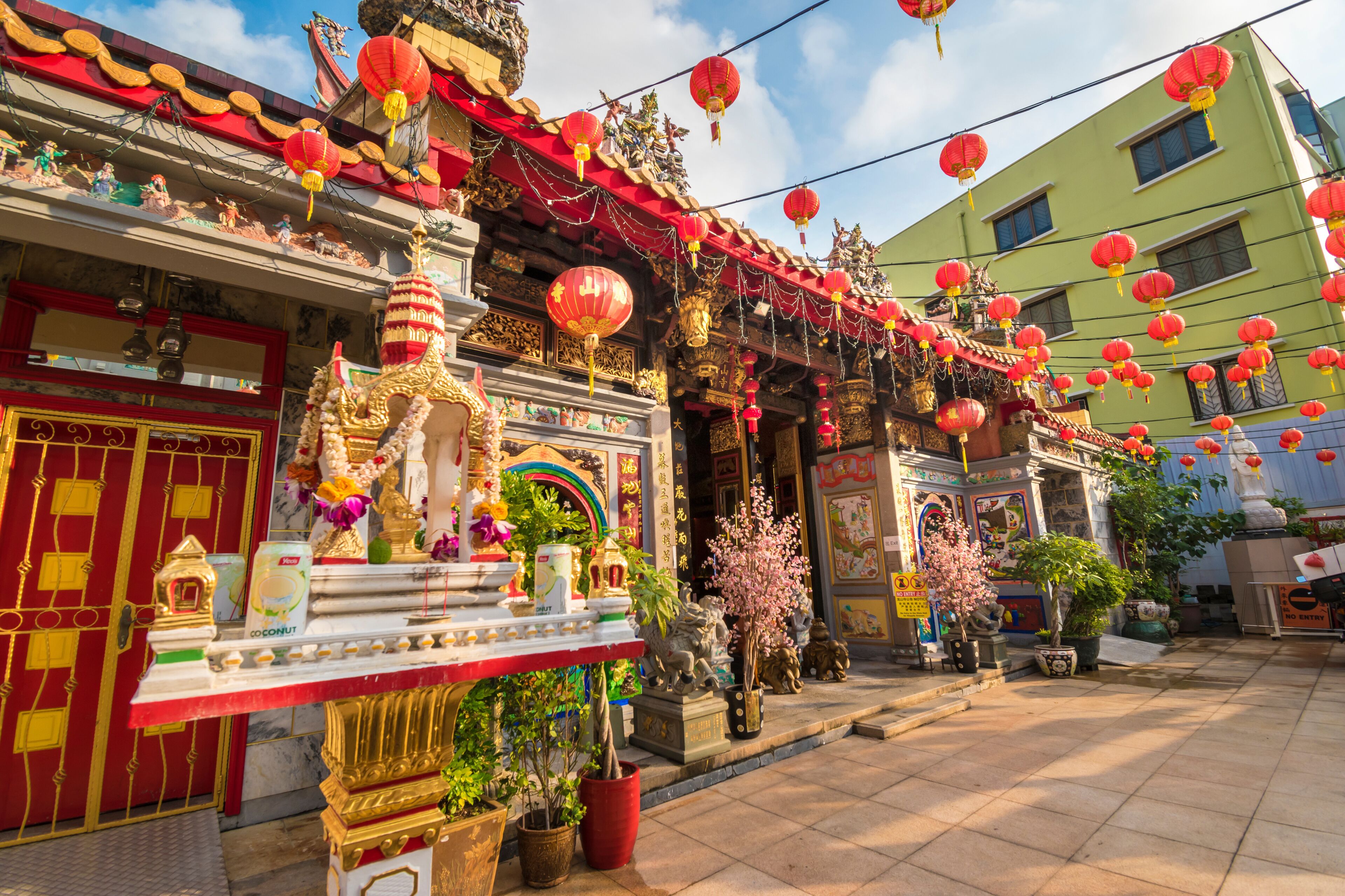 Leong San See temple (Buddhist temple in Singapore built in 1917)