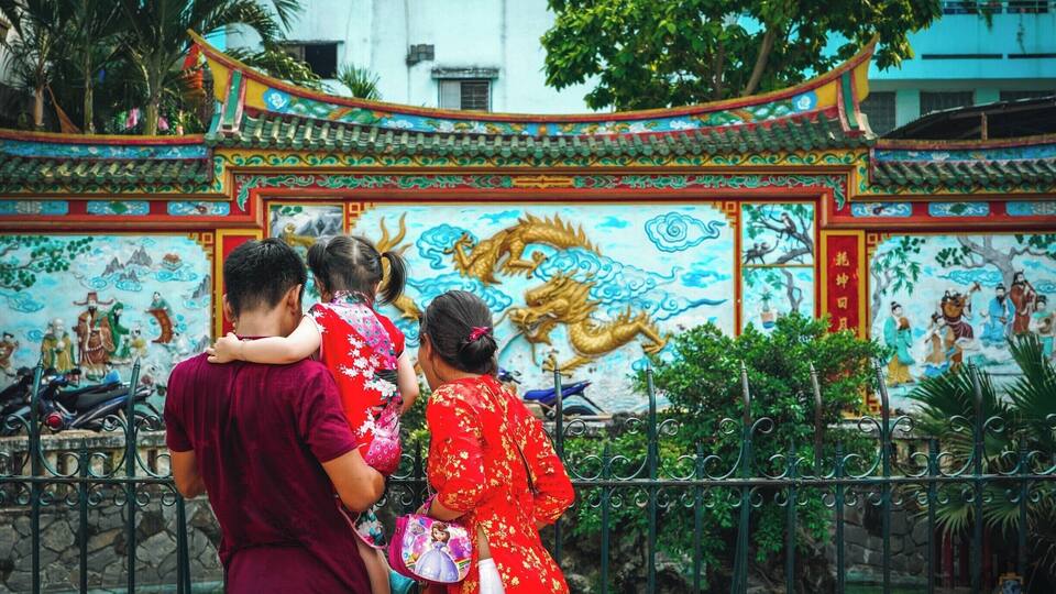 Holiday Views | Lunar New Year 2018: The grounds of Quan Âm Pagoda consist of two areas separated by Lao Tu Street. On one side of the street you have the pagoda and on the other sits a garden with an artificial pond that houses a miniature scale island in the middle. The algae bloom is quite extensive with just about the entire surface covered, however there is quite a bit of life as plenty of turtles can be seen swimming about. The wall behind the pond depicts three panels with Taiost motifs of a dragon as well a The Jade Emperor. The garden and pond are nice little additions to this pagoda that I haven’t seen with others this size and gives it big points on the charm factor despite being a little small in stature.
.
.
.
.
#sonyalpha #sonya7riii #traveler #travellife #travelphotography #travelpics #travelgram #wanderer #wanderlust #instagood #instatravel #yourshotphotographer #lpfanphoto #travelsoutheastasia #explorevietnam #southeastasia #vietnam #saigon #hochiminh #visitvietnam #beautifulseasia #igvietnam #vietnamcharm #vscovietnam #tet #lunarnewyear #chinesenewyear #yearofthedog #pagoda #temple #urbanjungle