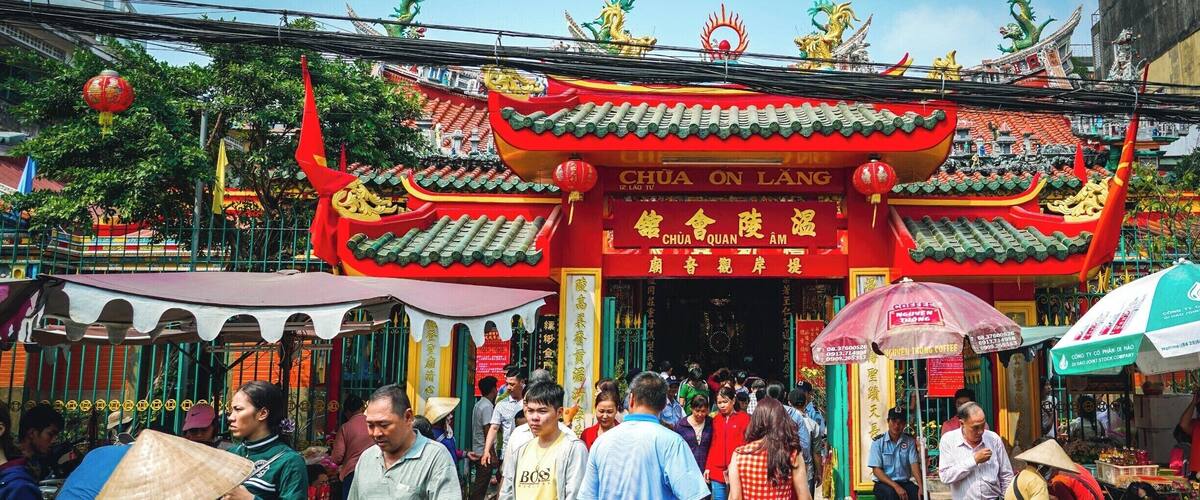 Holiday Views | Lunar New Year 2018: The Quan Âm Pagoda is a Chinese style Buddhist pagoda in district five’s China town built in the 19th century. The pagoda is named after the Goddess of Mercy Quán Tế Âm Bồ Tát or Quan Âm for sort. If you ever want to see a Chinese Pagoda or Temple firing on all cylinders, the day after the Lunar New Year would be a good place to start. I was initially in search of a dragon dance performance and was led here. No dragons but I found myself staying here quite long as there was so much going on I wanted to capture it all.
.
.
.
.
#sonyalpha #sonya7riii #traveler #travellife #travelphotography #travelpics #travelgram #wanderer #wanderlust #instagood #instatravel #yourshotphotographer #lpfanphoto #travelsoutheastasia #explorevietnam #southeastasia #vietnam #saigon #hochiminh #visitvietnam #beautifulseasia #igvietnam #vietnamcharm #vscovietnam #tet #lunarnewyear #chinesenewyear #yearofthedog #pagoda #temple #urbanjungle