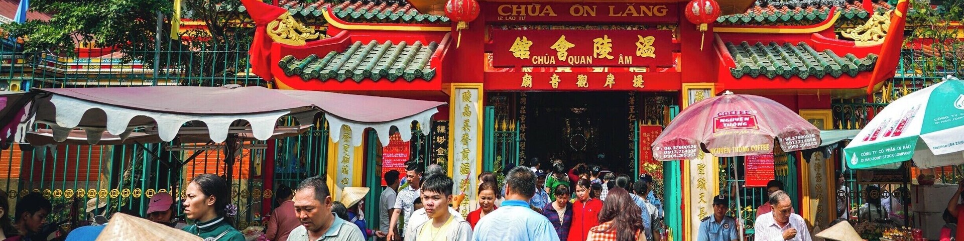 Holiday Views | Lunar New Year 2018: The Quan Âm Pagoda is a Chinese style Buddhist pagoda in district five’s China town built in the 19th century. The pagoda is named after the Goddess of Mercy Quán Tế Âm Bồ Tát or Quan Âm for sort. If you ever want to see a Chinese Pagoda or Temple firing on all cylinders, the day after the Lunar New Year would be a good place to start. I was initially in search of a dragon dance performance and was led here. No dragons but I found myself staying here quite long as there was so much going on I wanted to capture it all.
.
.
.
.
#sonyalpha #sonya7riii #traveler #travellife #travelphotography #travelpics #travelgram #wanderer #wanderlust #instagood #instatravel #yourshotphotographer #lpfanphoto #travelsoutheastasia #explorevietnam #southeastasia #vietnam #saigon #hochiminh #visitvietnam #beautifulseasia #igvietnam #vietnamcharm #vscovietnam #tet #lunarnewyear #chinesenewyear #yearofthedog #pagoda #temple #urbanjungle