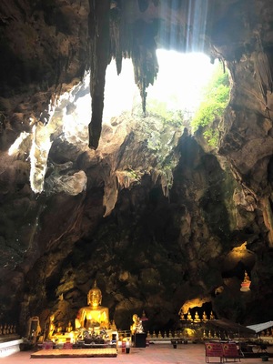 Catch the ray of light in Khao Luang Cave, an interesting underground “temple” was built inside as King Mongkut loves to visit this cave in the past to study Buddhism and Chulalongkorn erected Buddhist stupas and statues within the cave to commemorate this place his Father loved to visit.