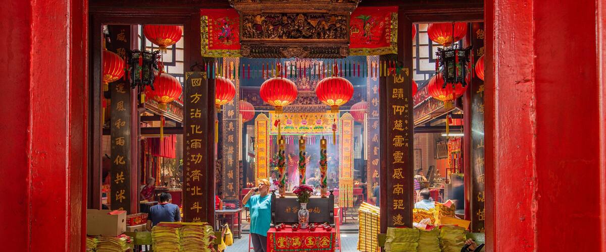 Sin Sze Si Ya Temple featuring interior views and heritage elements