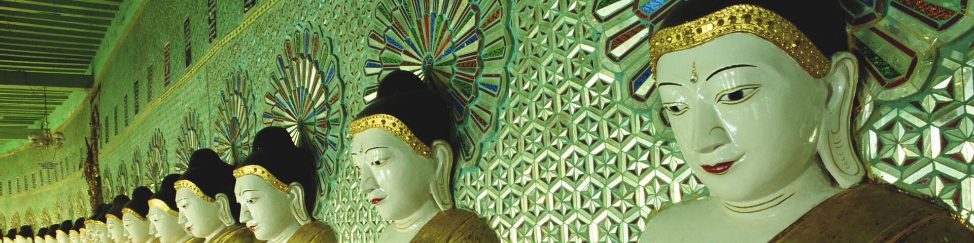 Myanmar, Mandalay, Sagaing, Buddha statues in U-Min Thonze Pagoda