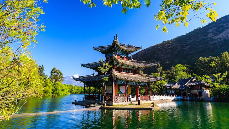 Lijiang old town scene-Black Dragon Pool Park