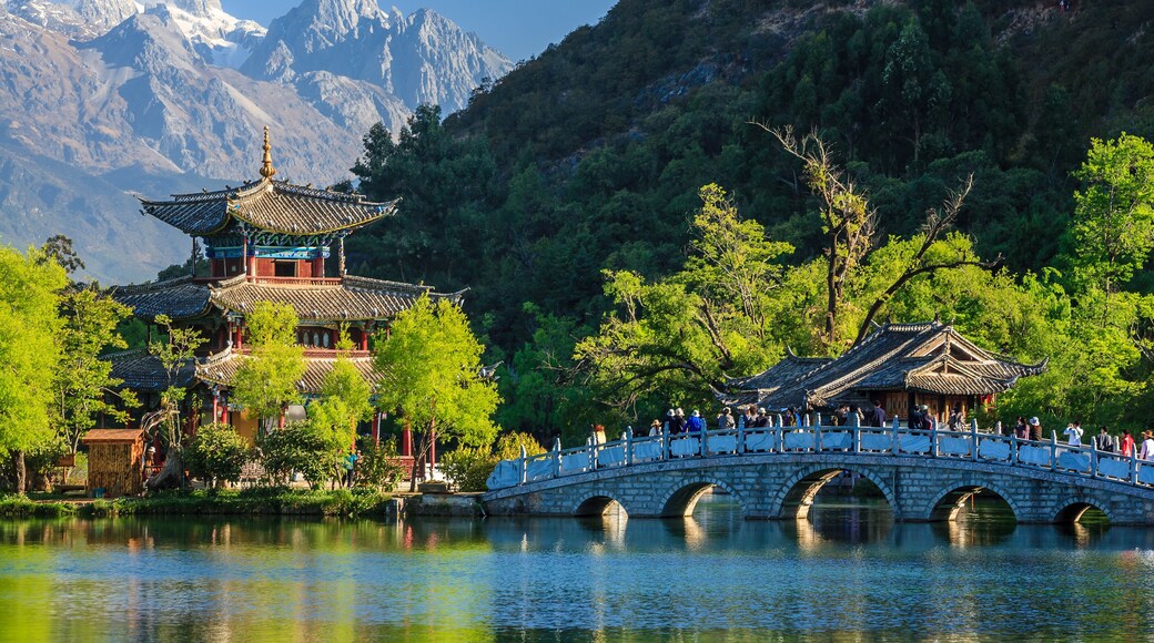 Lijiang old town scene-Black Dragon Pool Park