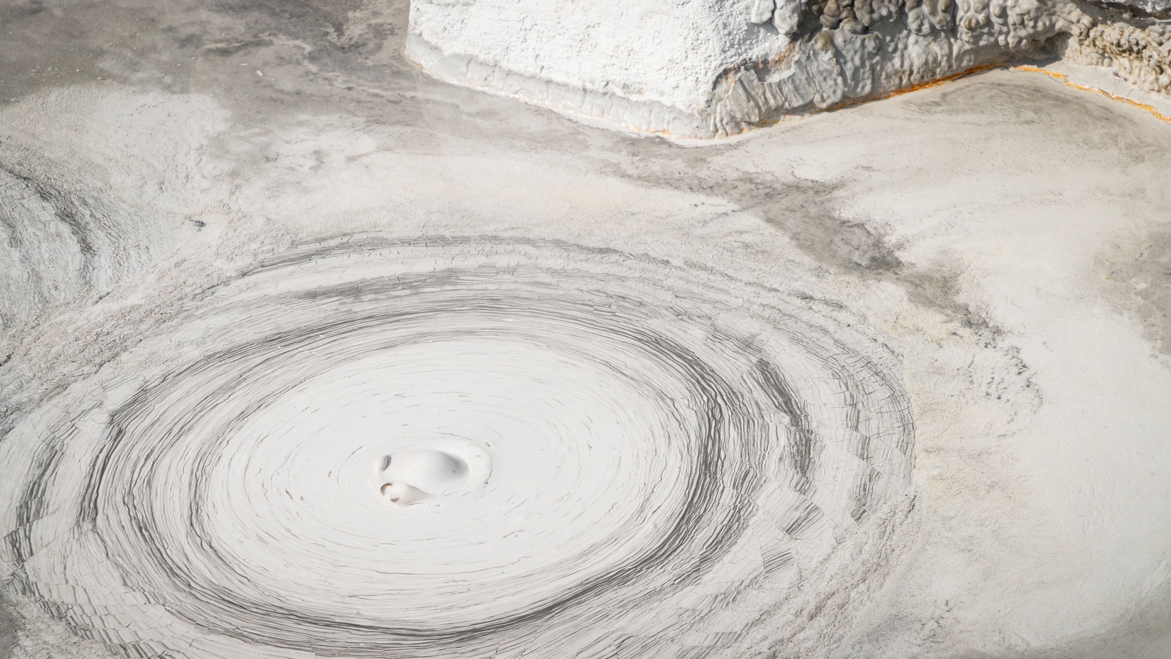 Oni-bōzu Jigoku which includes a hot spring