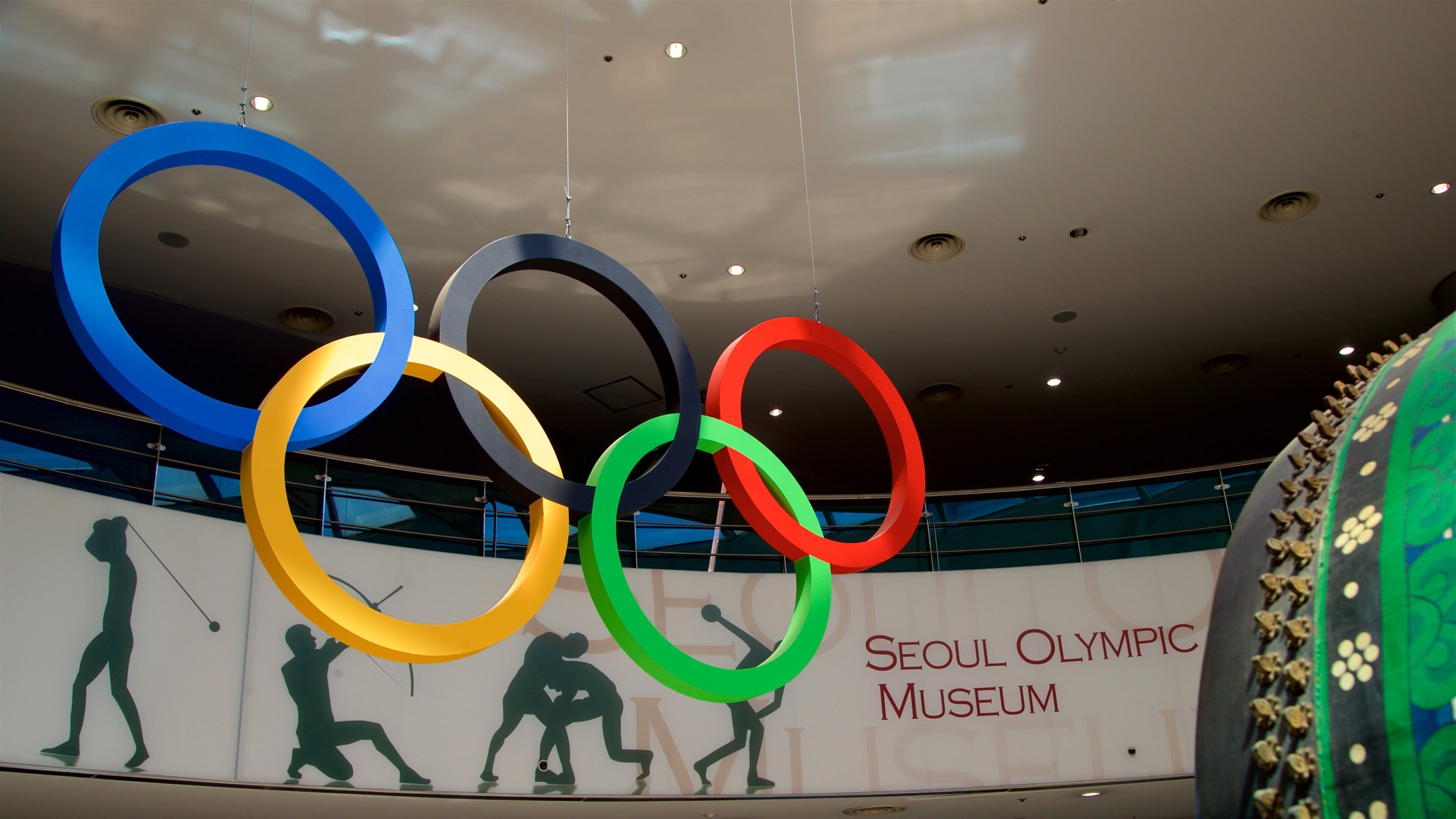 Seoul Olympic Museum som inkluderar skyltar och historiska element