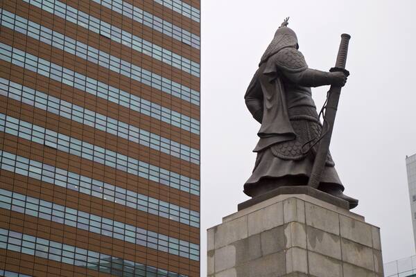 Admiral Yi Sun-Sinâs Statue showing heritage elements and a statue or sculpture
