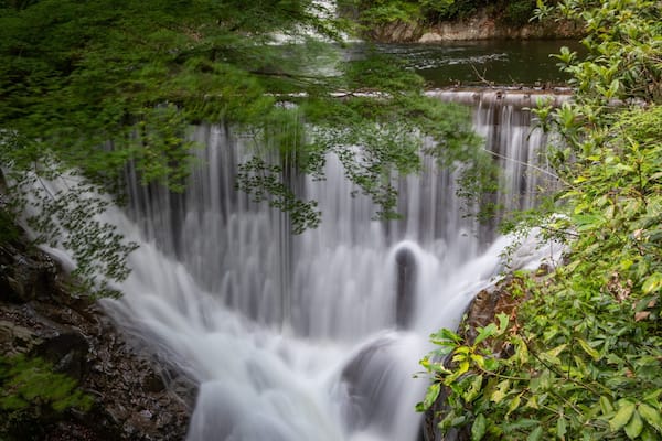 Nunobiki Falls showing a waterfall