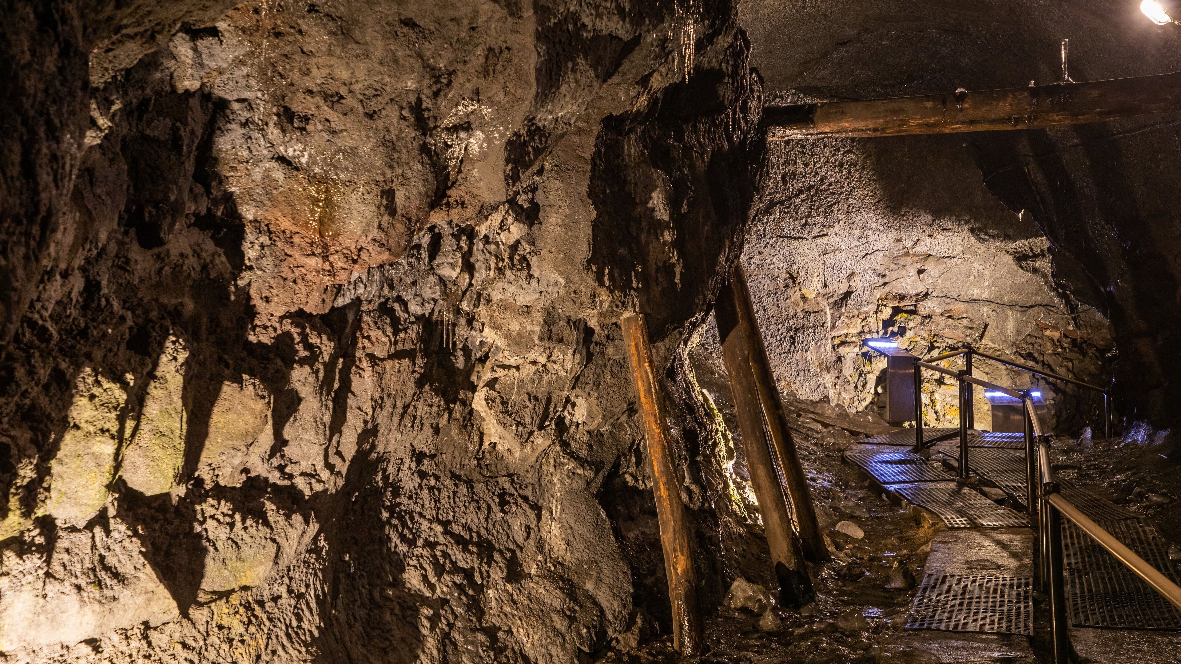 Fugaku Wind Cave showing caves