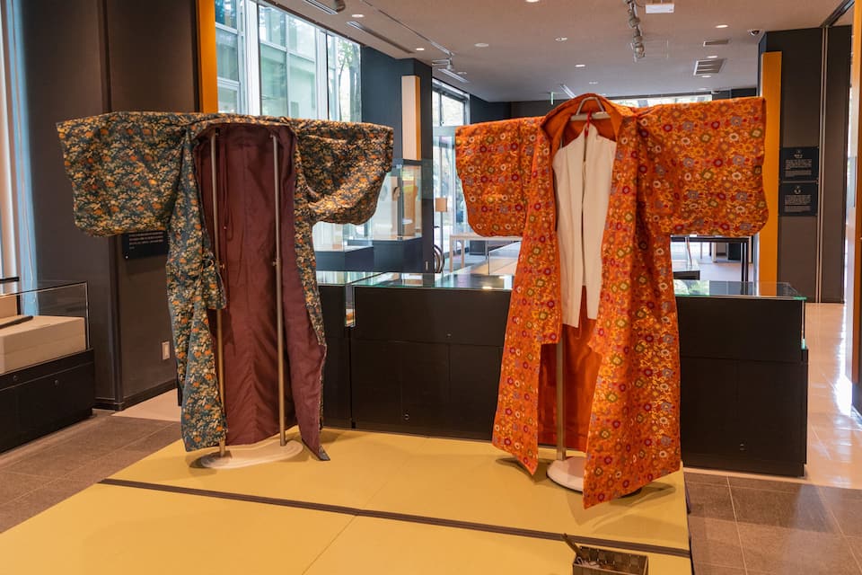 Traditional Japanese kimonos displayed in a museum.