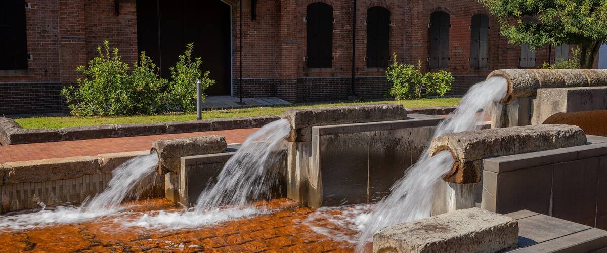 Honda Museum featuring a fountain