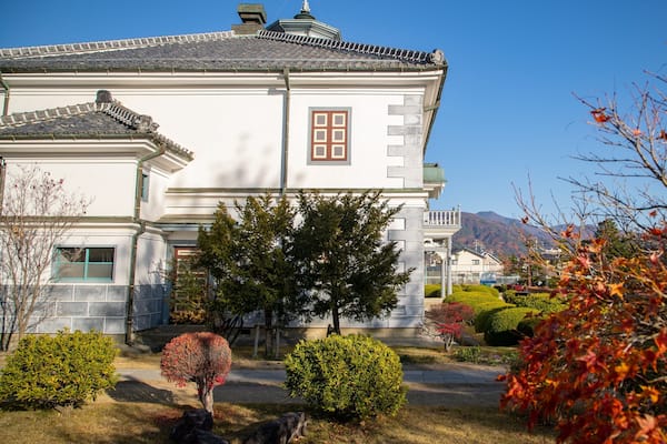 Kaichi School Museum showing a garden