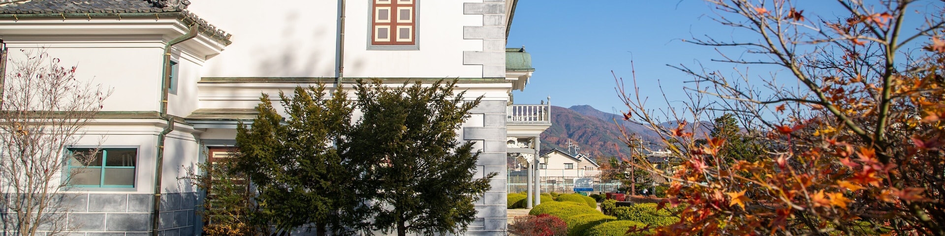 Kaichi School Museum showing a garden