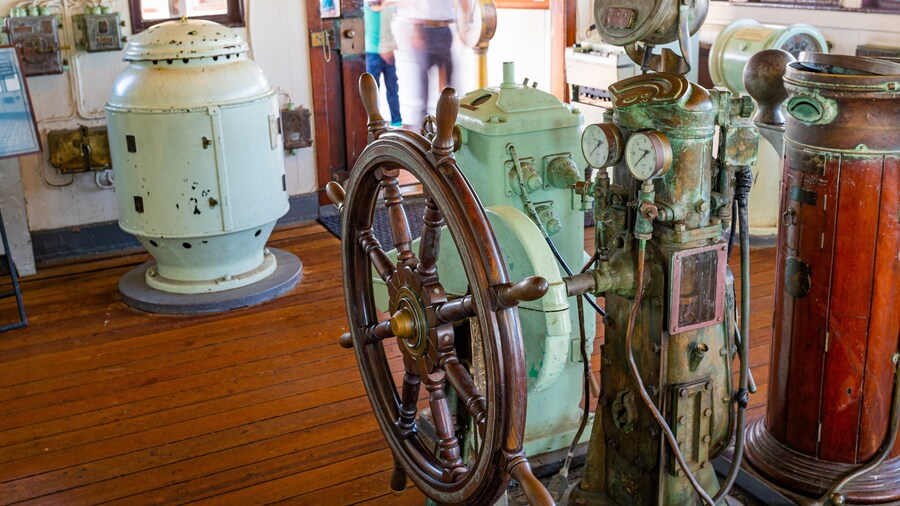 Hikawa Maru which includes cruising and interior views