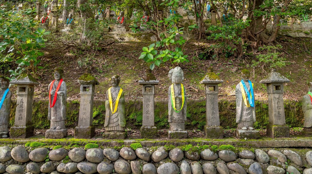 Chokeiji Temple which includes a garden, heritage elements and a temple or place of worship