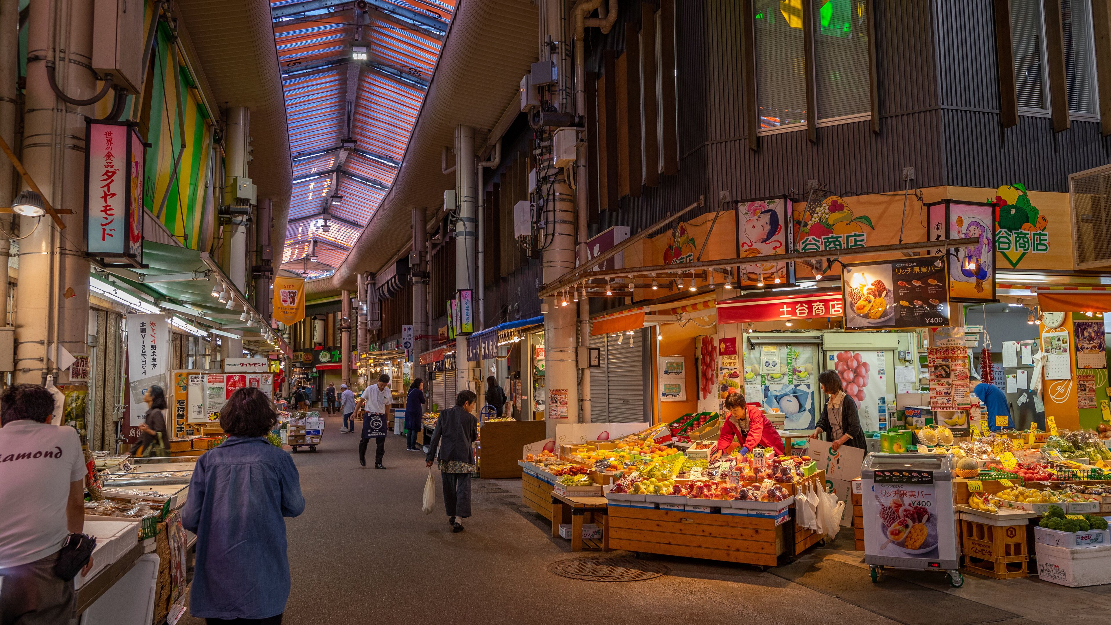Omicho Market featuring interior views and markets