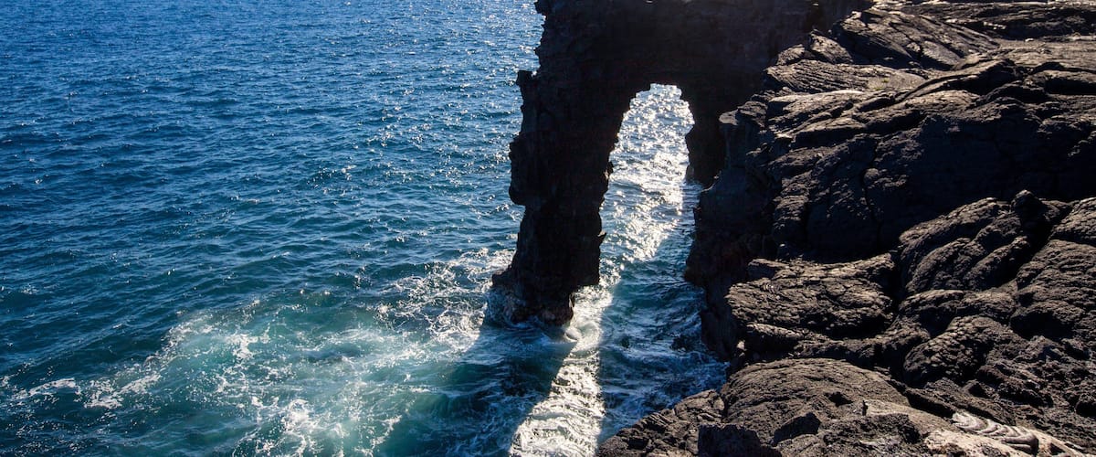 Holei Sea Arch which includes general coastal views and rugged coastline