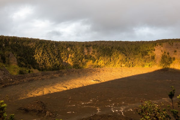 Kilauea Iki Crater showing tranquil scenes