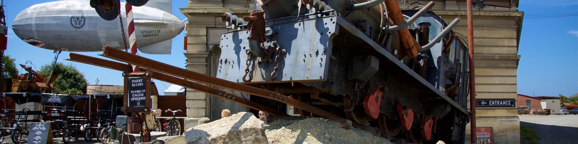 Oamaru which includes outdoor art