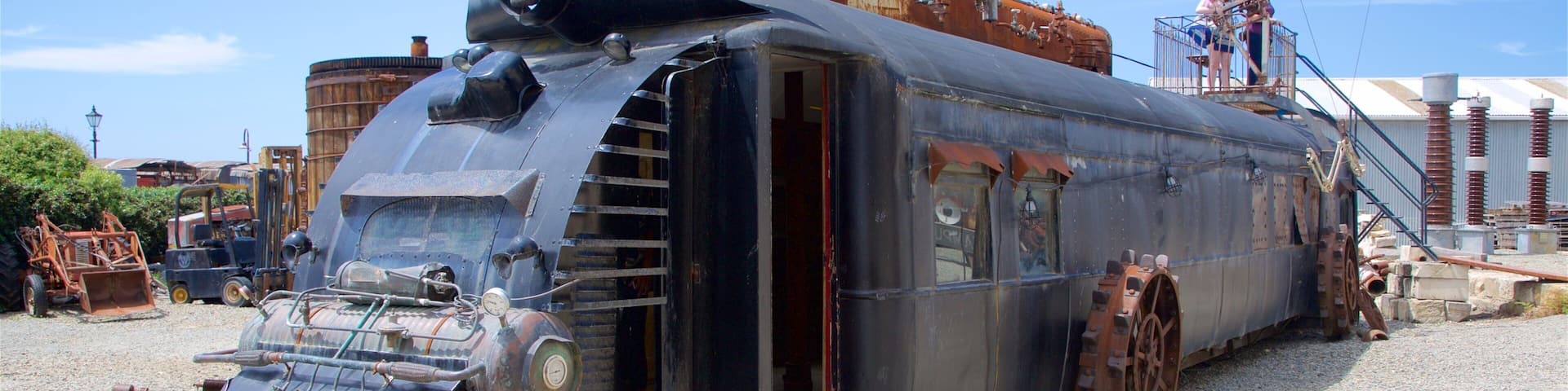 Oamaru which includes outdoor art