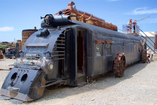 オマルー どの含み 屋外アート