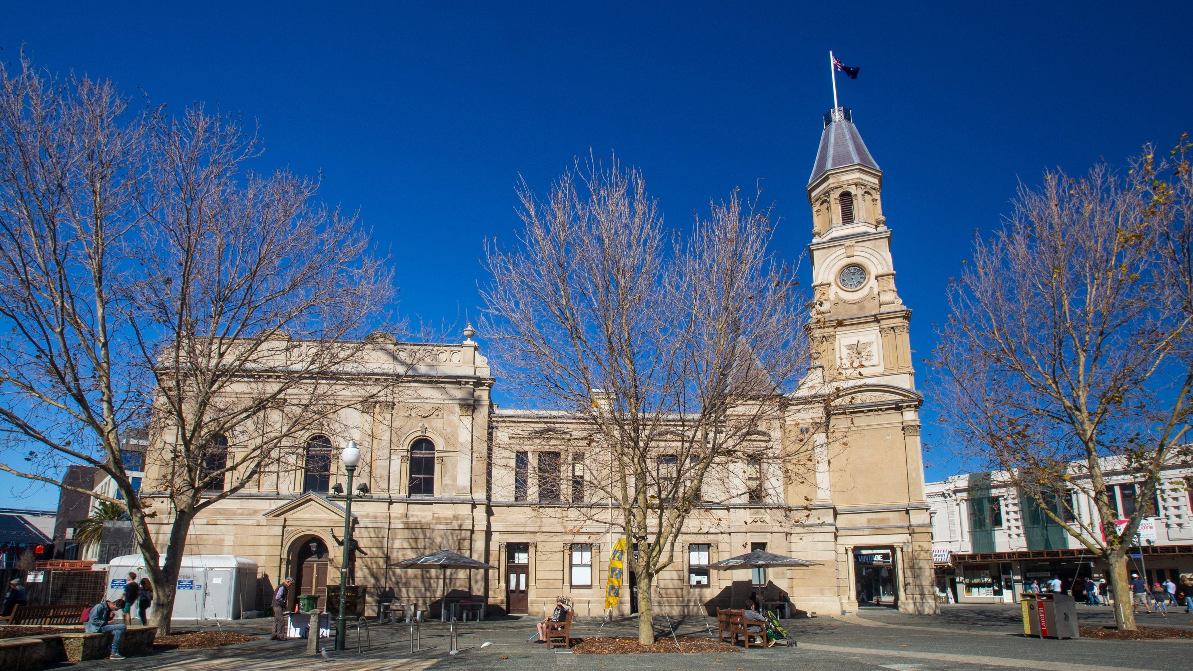 Town Hall which includes a church or cathedral and heritage architecture