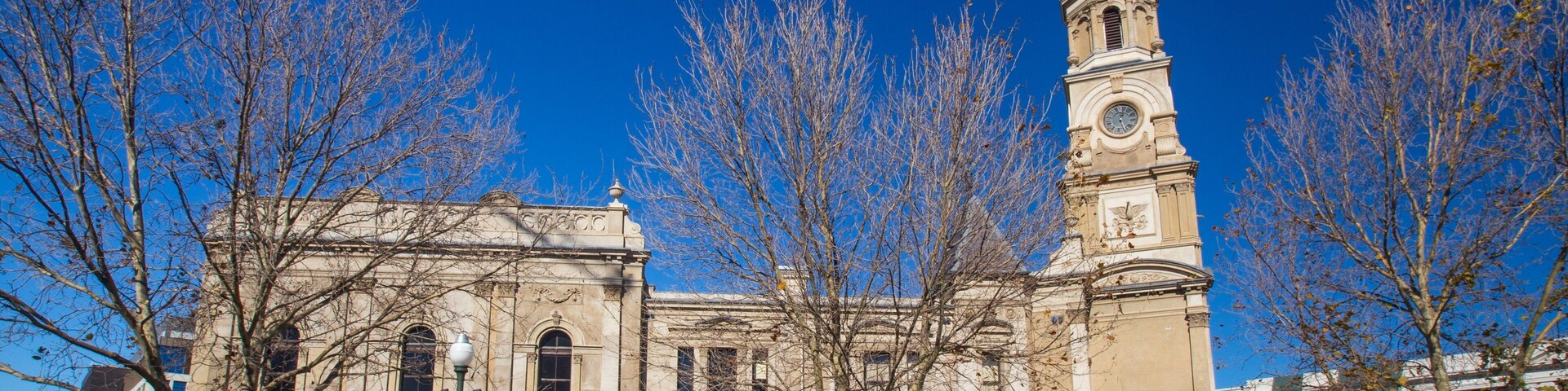 Town Hall which includes a church or cathedral and heritage architecture