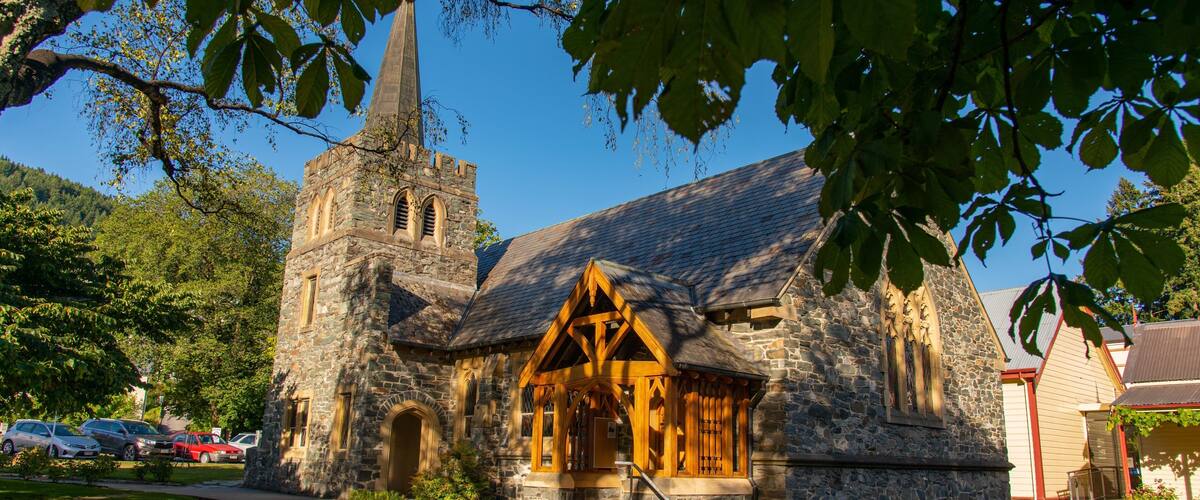 Church of St Peters showing heritage elements and a church or cathedral